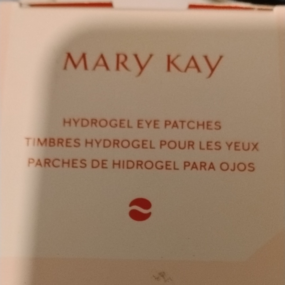 Mary Kay Hydrogel Eye Patches in Red and White